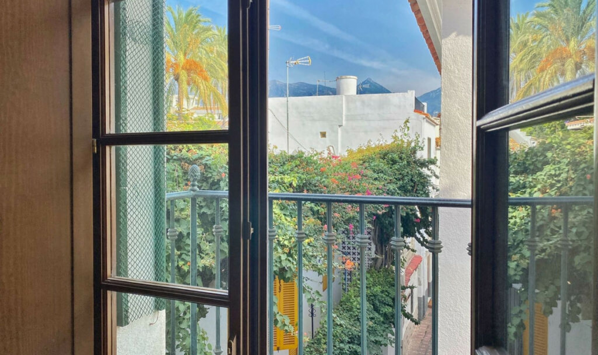 Resale - Apartment -
Marbella