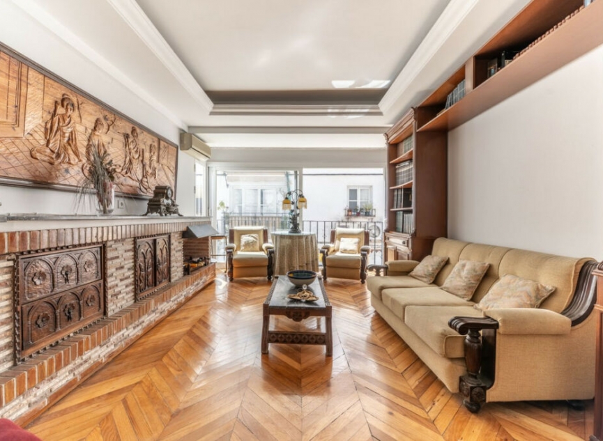 Resale - Apartment -
Marbella