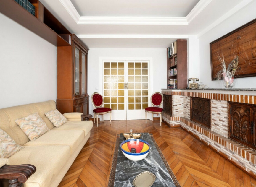 Resale - Apartment -
Marbella