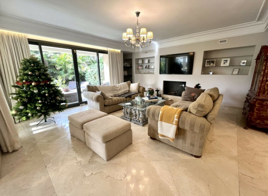 Resale - Apartment -
Marbella