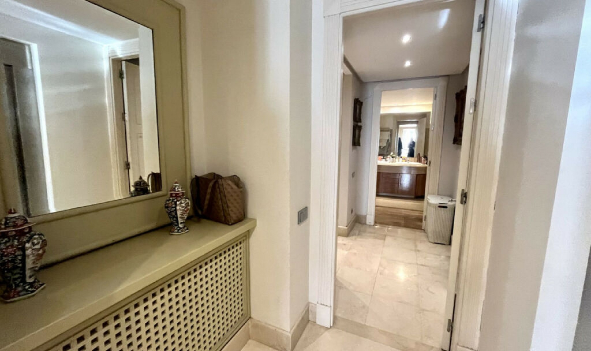 Resale - Apartment -
Marbella