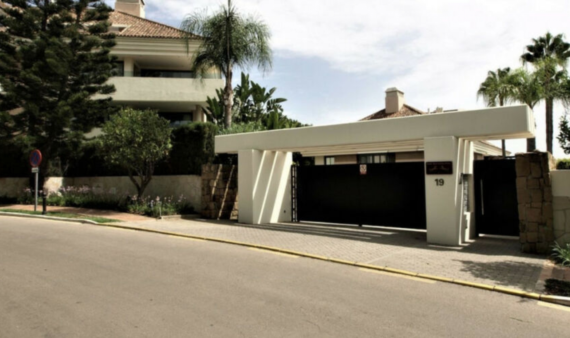 Resale - Apartment -
Marbella