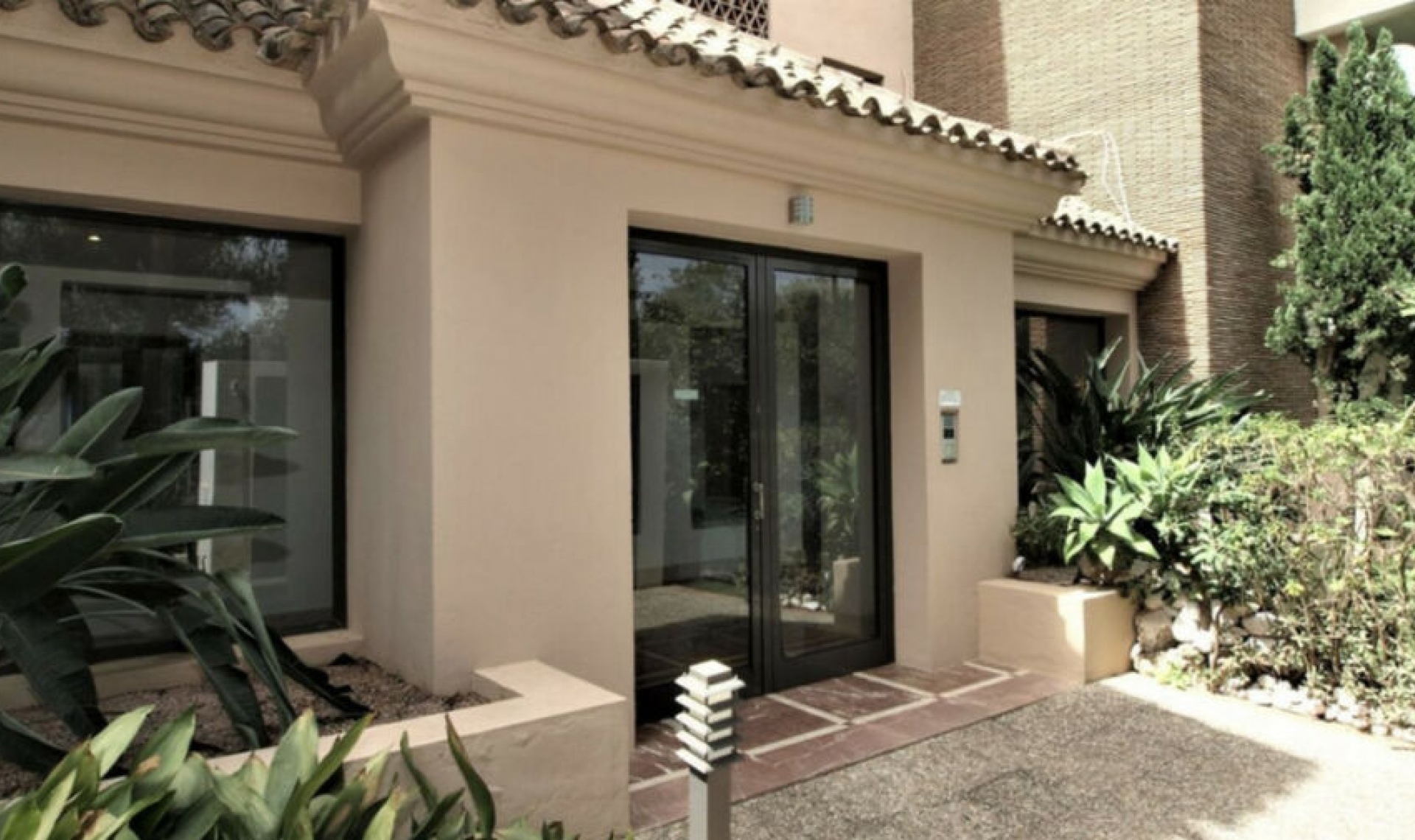 Resale - Apartment -
Marbella