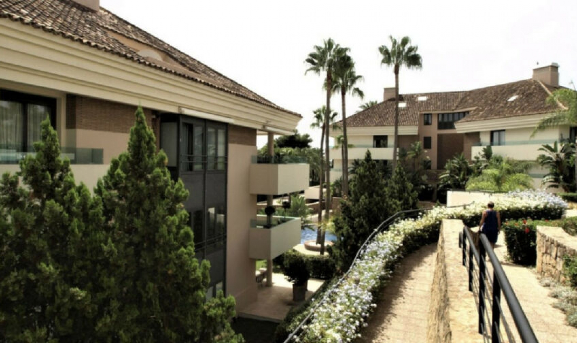 Resale - Apartment -
Marbella