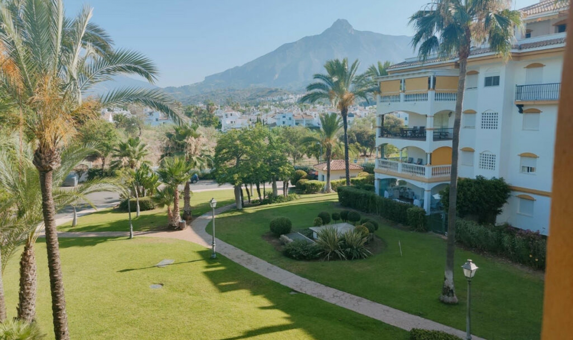 Resale - Apartment -
Marbella
