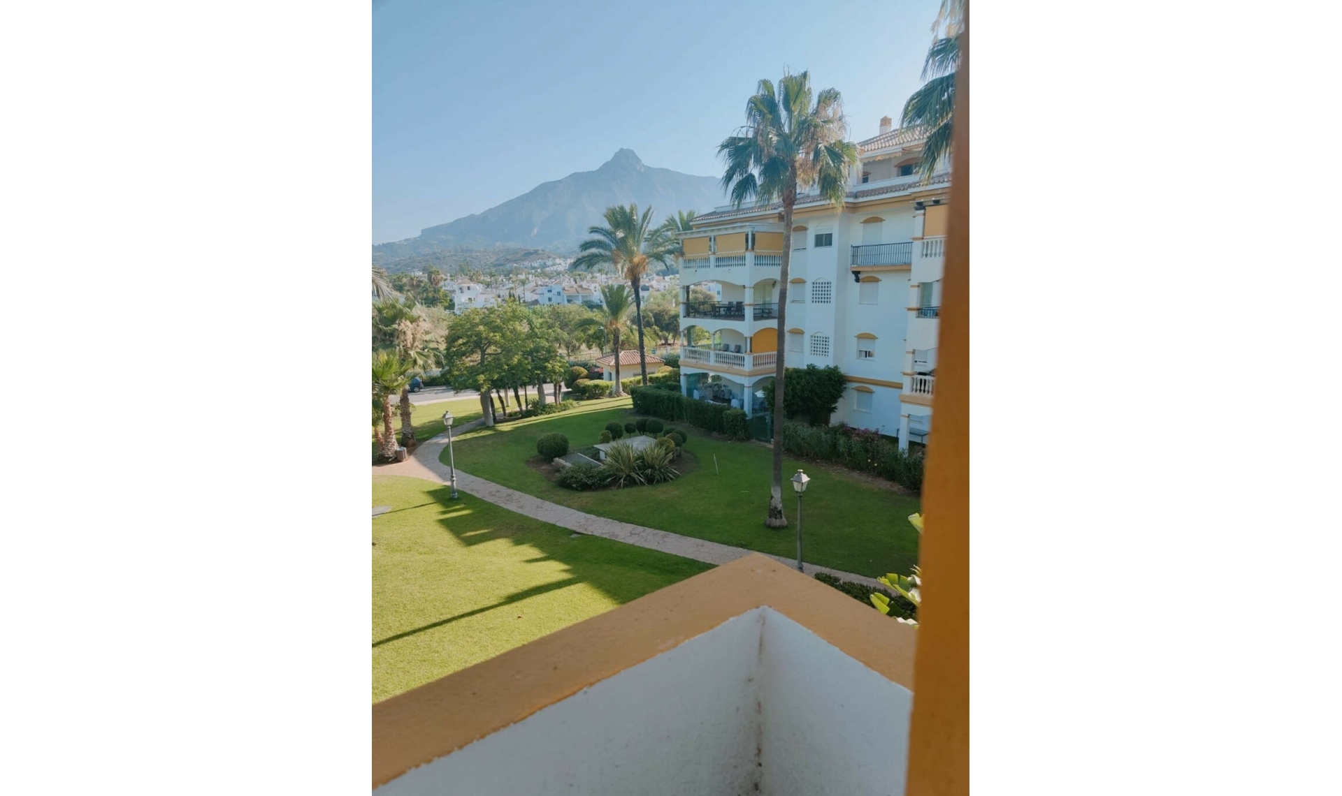 Resale - Apartment -
Marbella