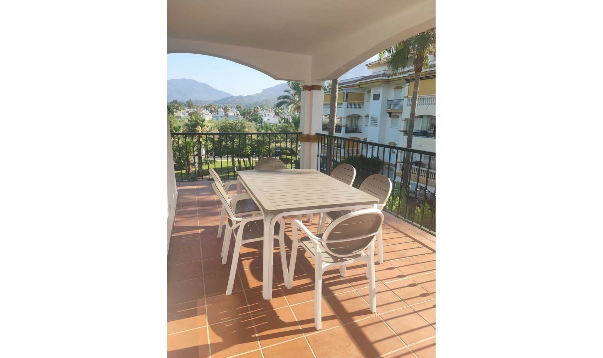 Resale - Apartment -
Marbella