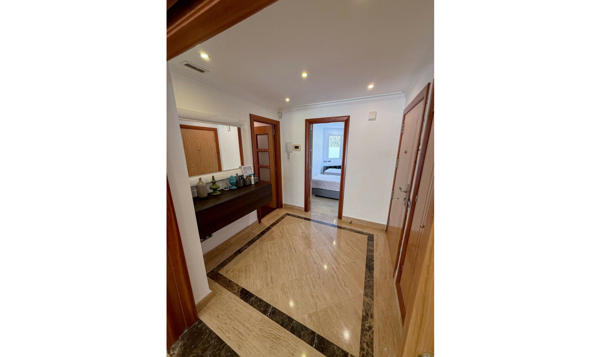 Resale - Apartment -
Marbella