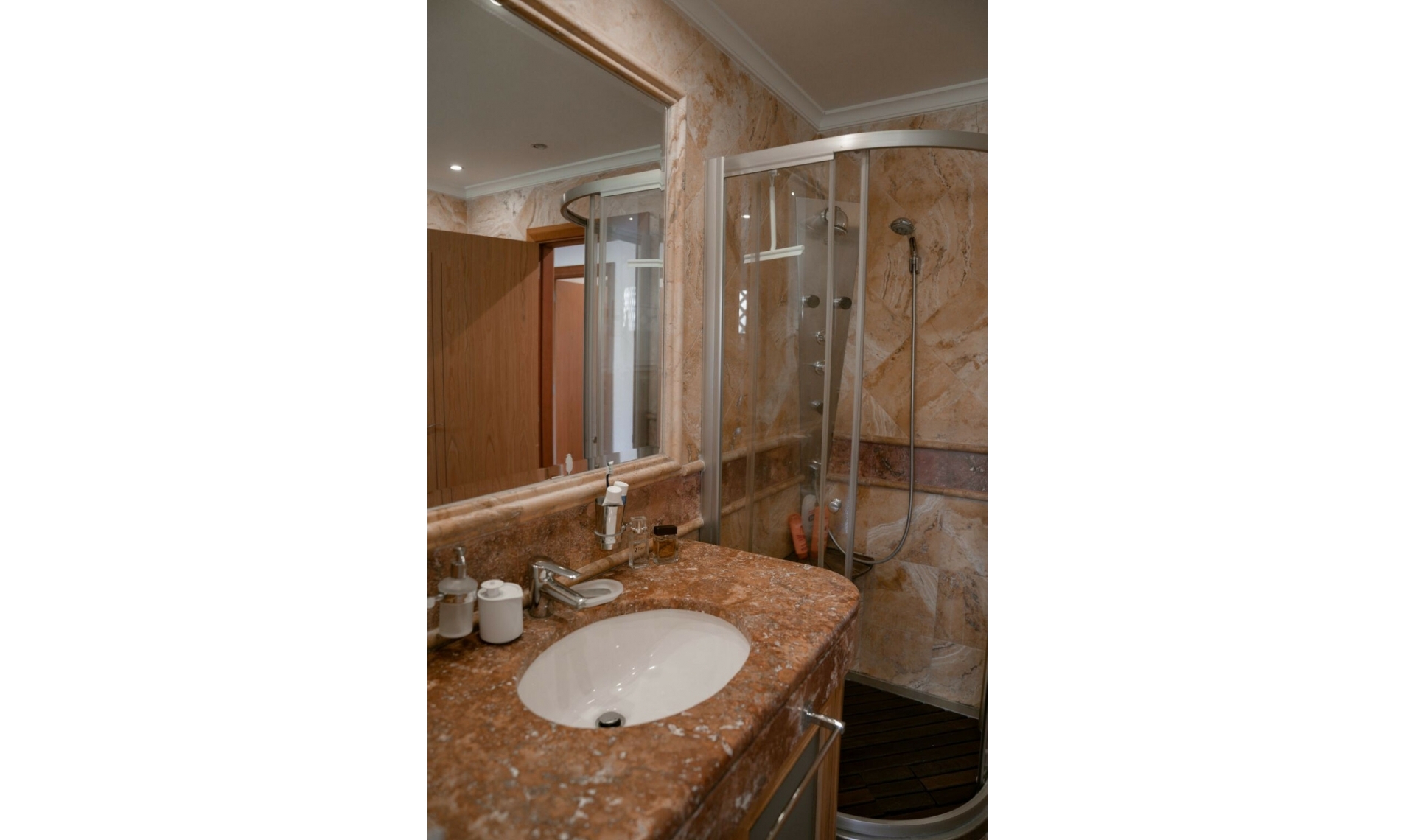 Resale - Apartment -
Marbella