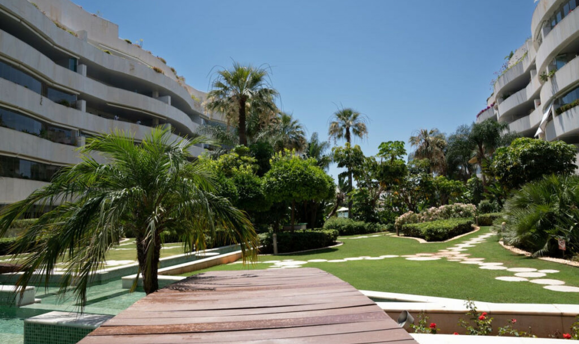 Resale - Apartment -
Marbella