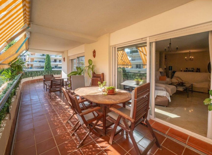 Resale - Apartment -
Marbella