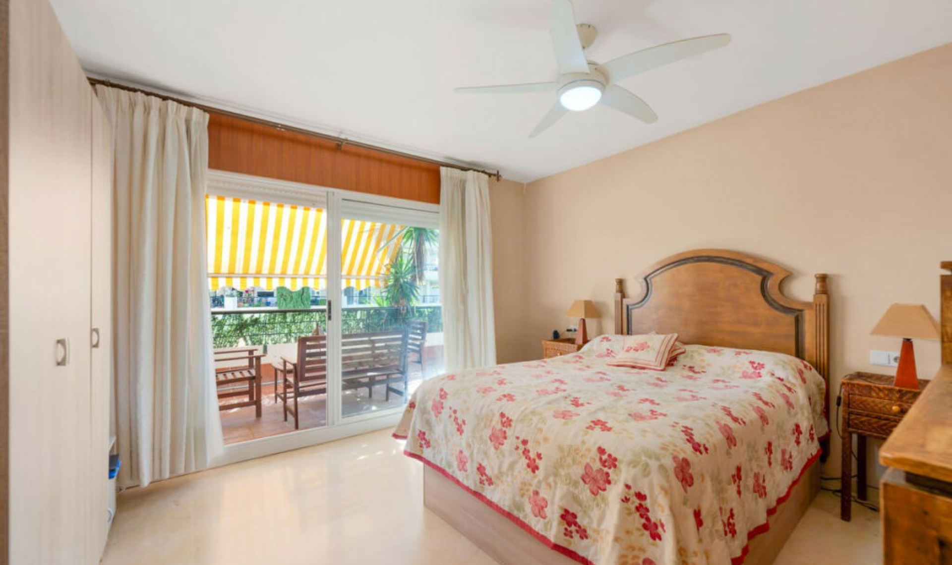 Resale - Apartment -
Marbella