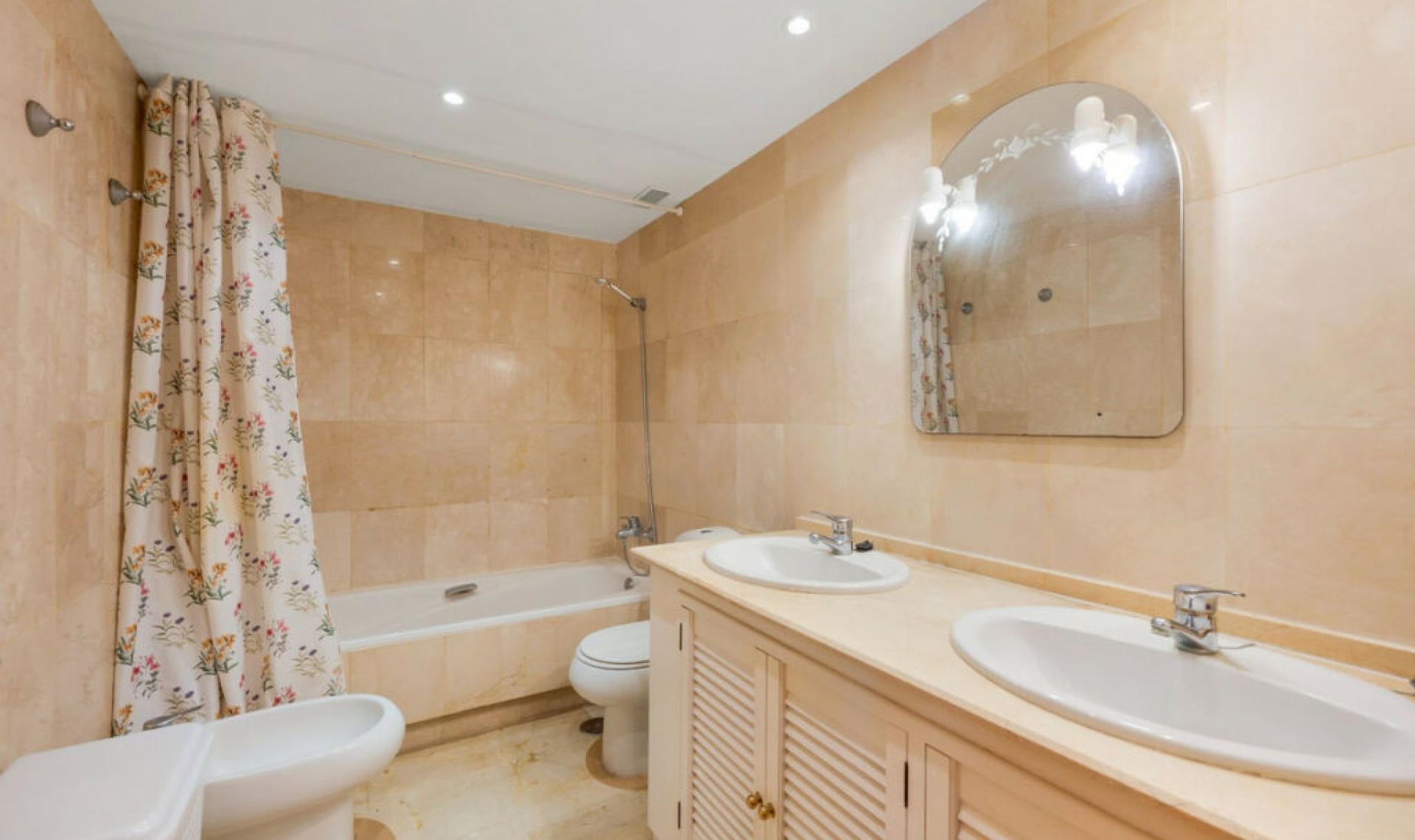 Resale - Apartment -
Marbella