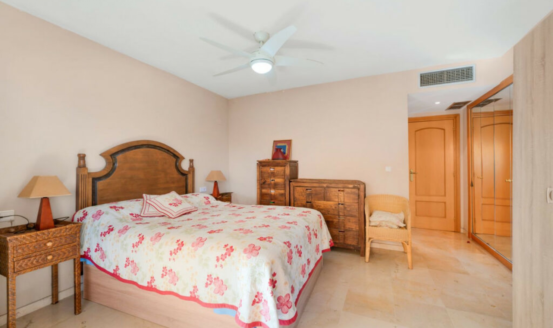Resale - Apartment -
Marbella