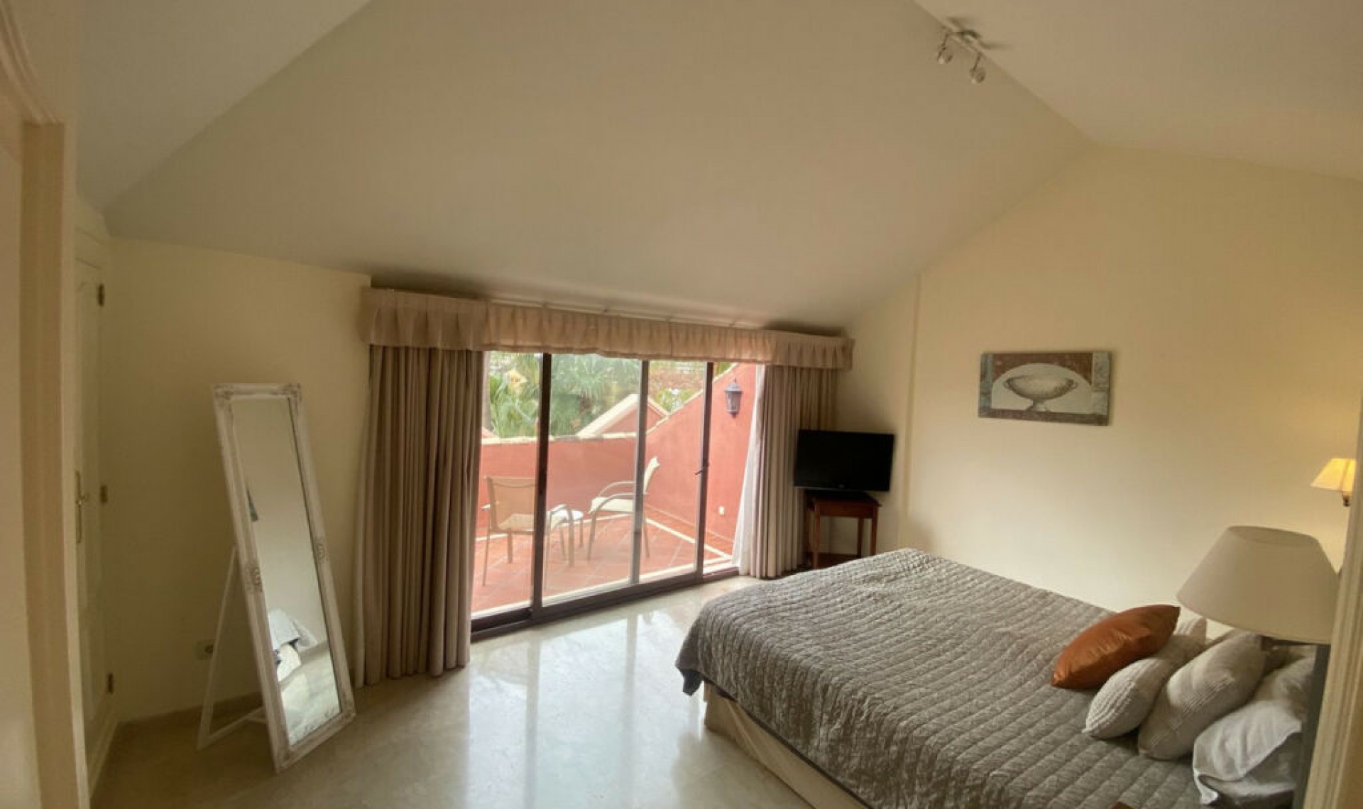 Resale - Apartment -
Marbella