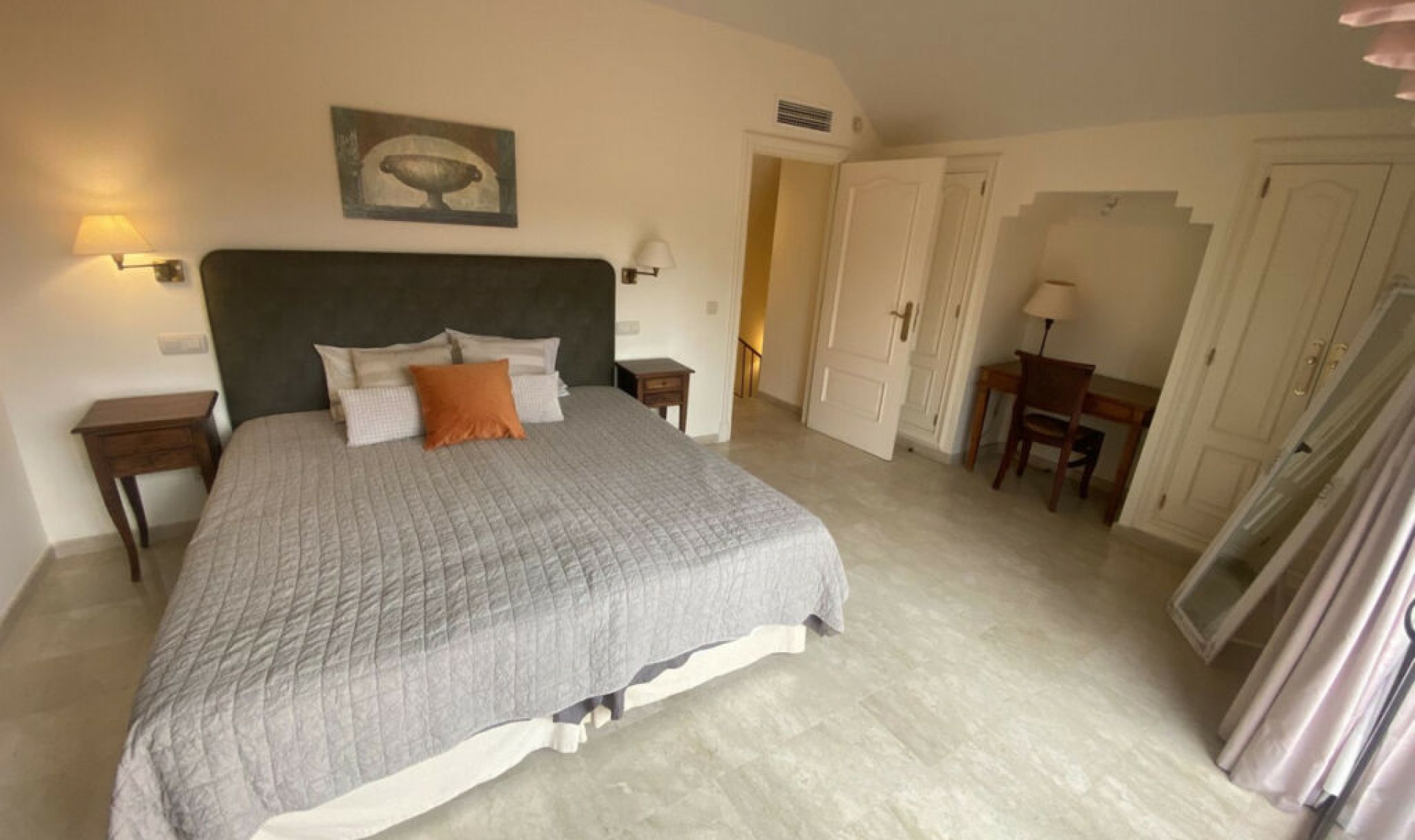 Resale - Apartment -
Marbella