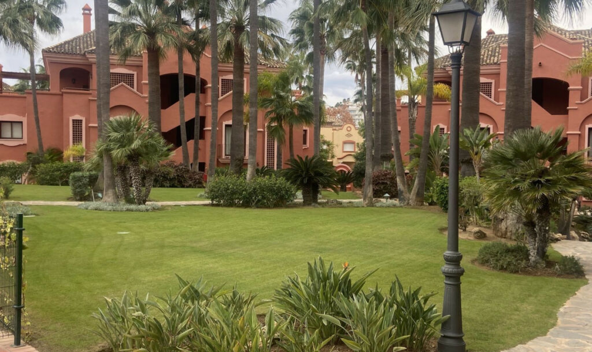 Resale - Apartment -
Marbella