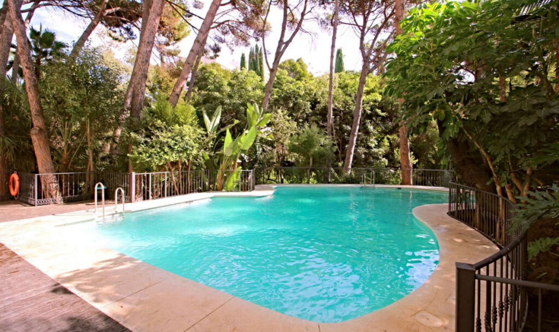 Resale - Apartment -
Marbella