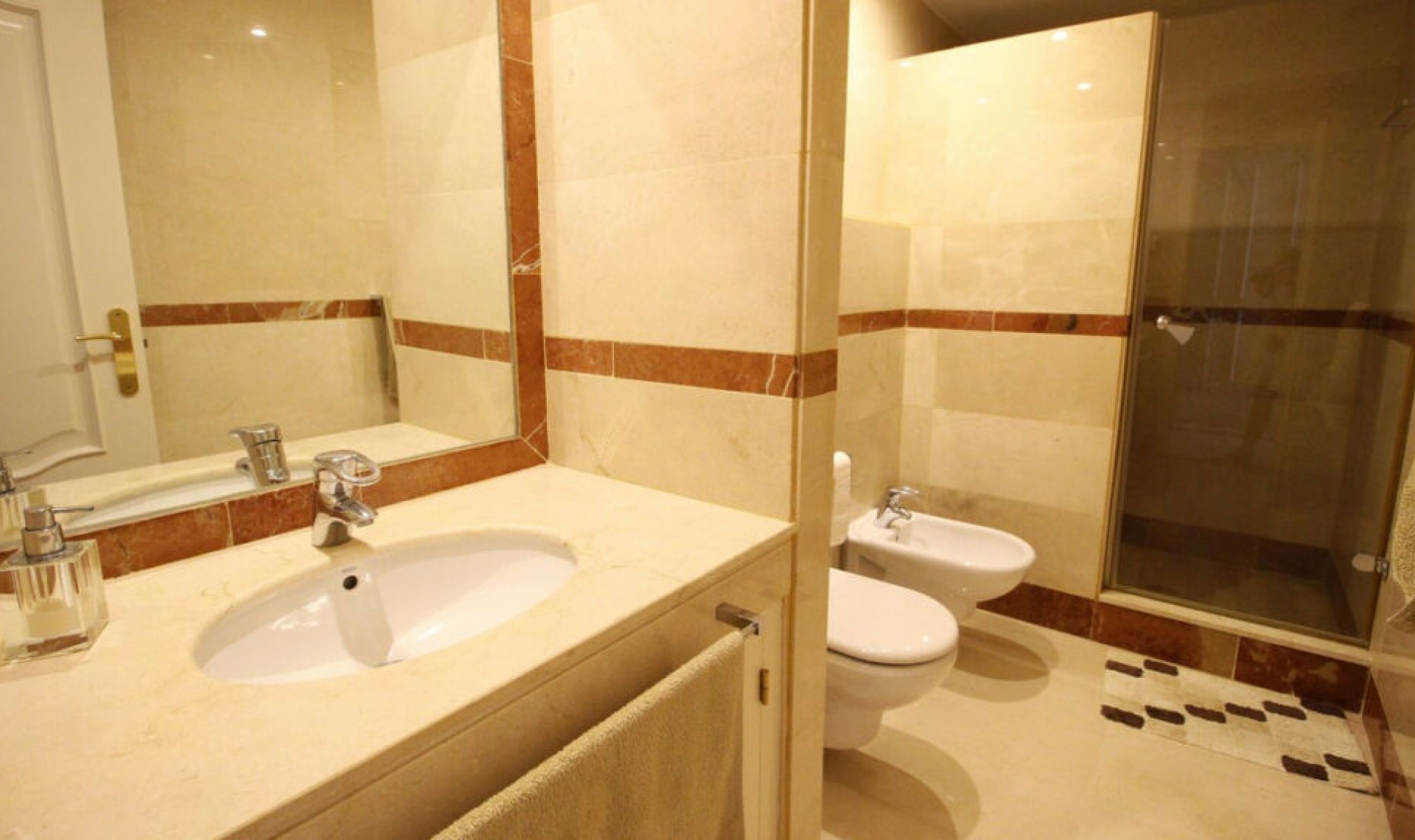 Resale - Apartment -
Marbella