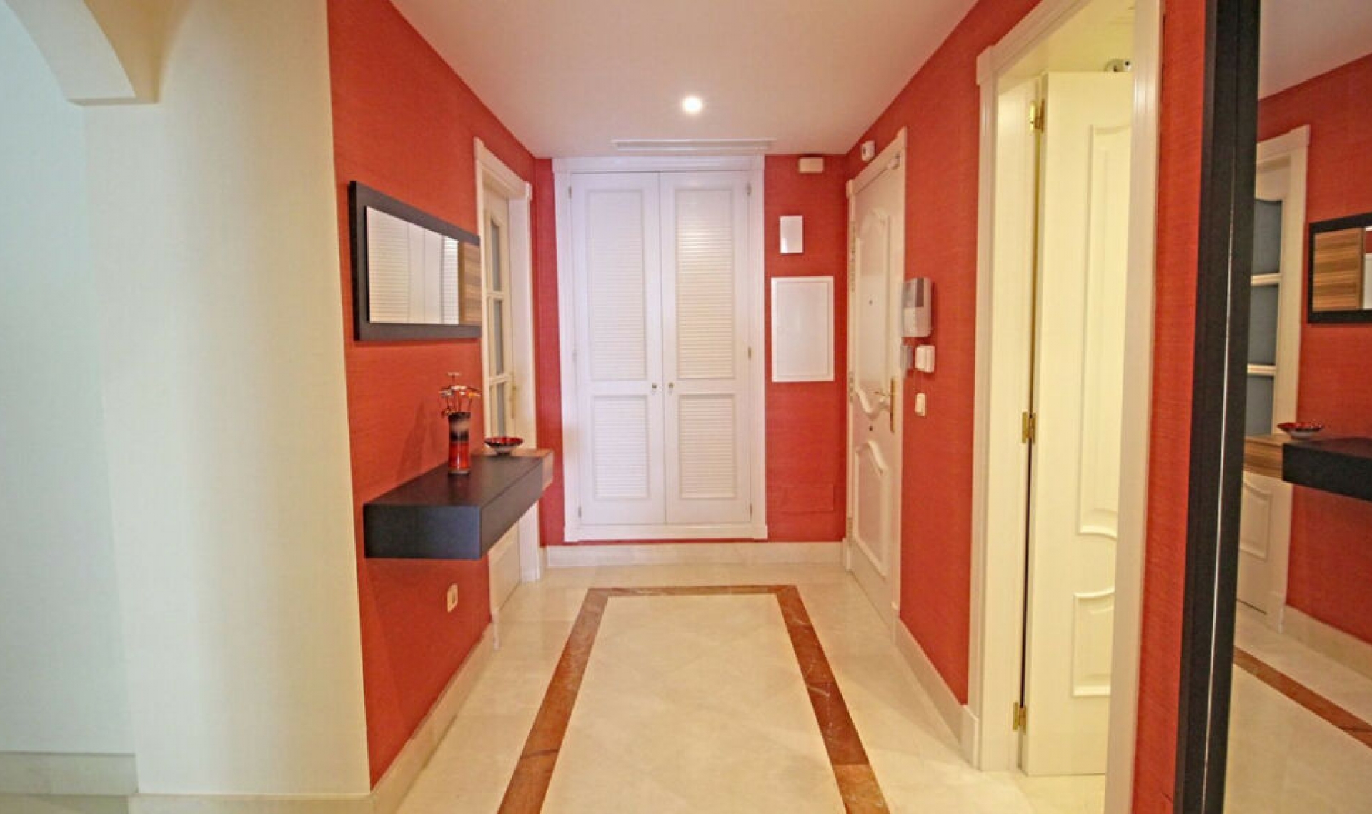 Resale - Apartment -
Marbella