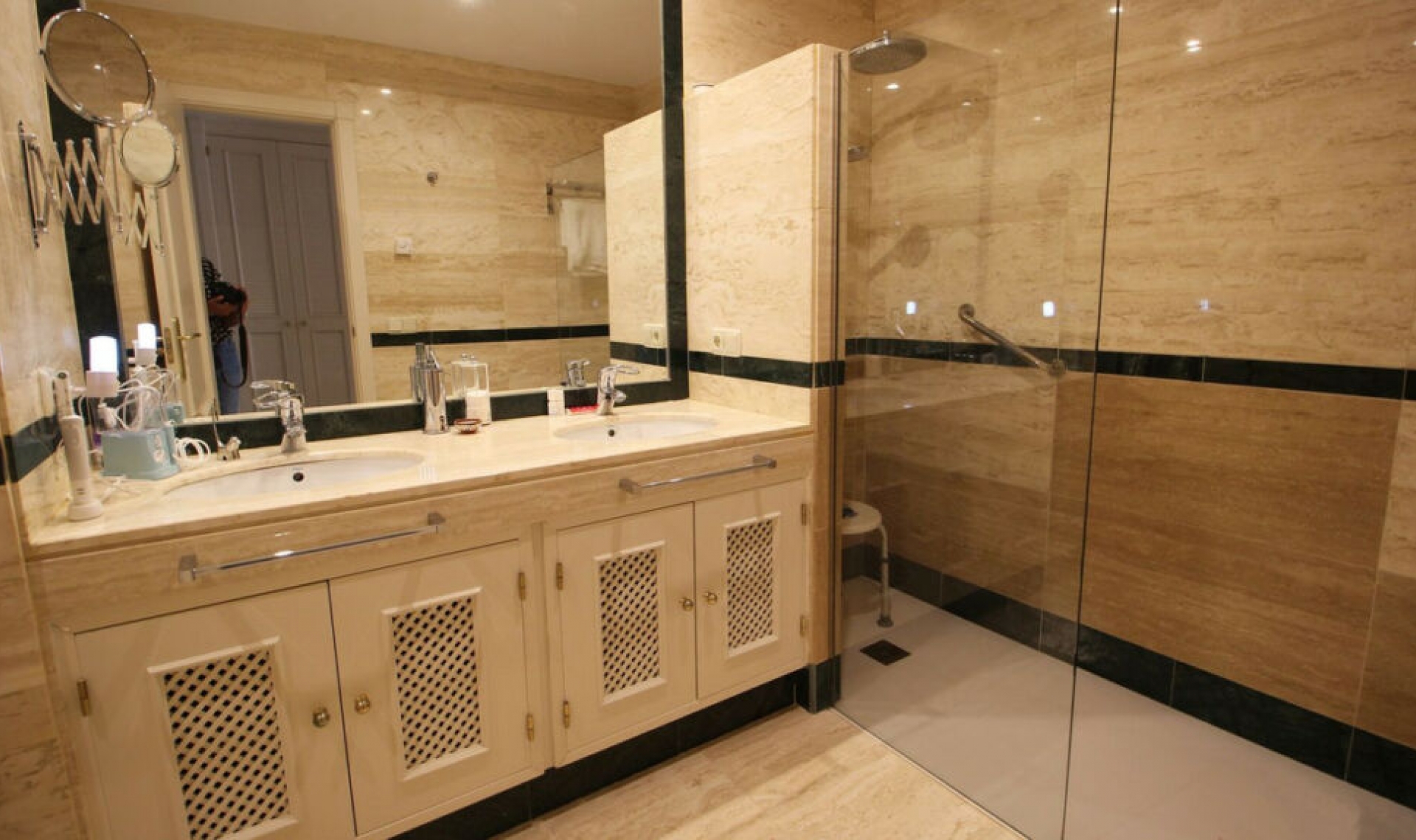 Resale - Apartment -
Marbella