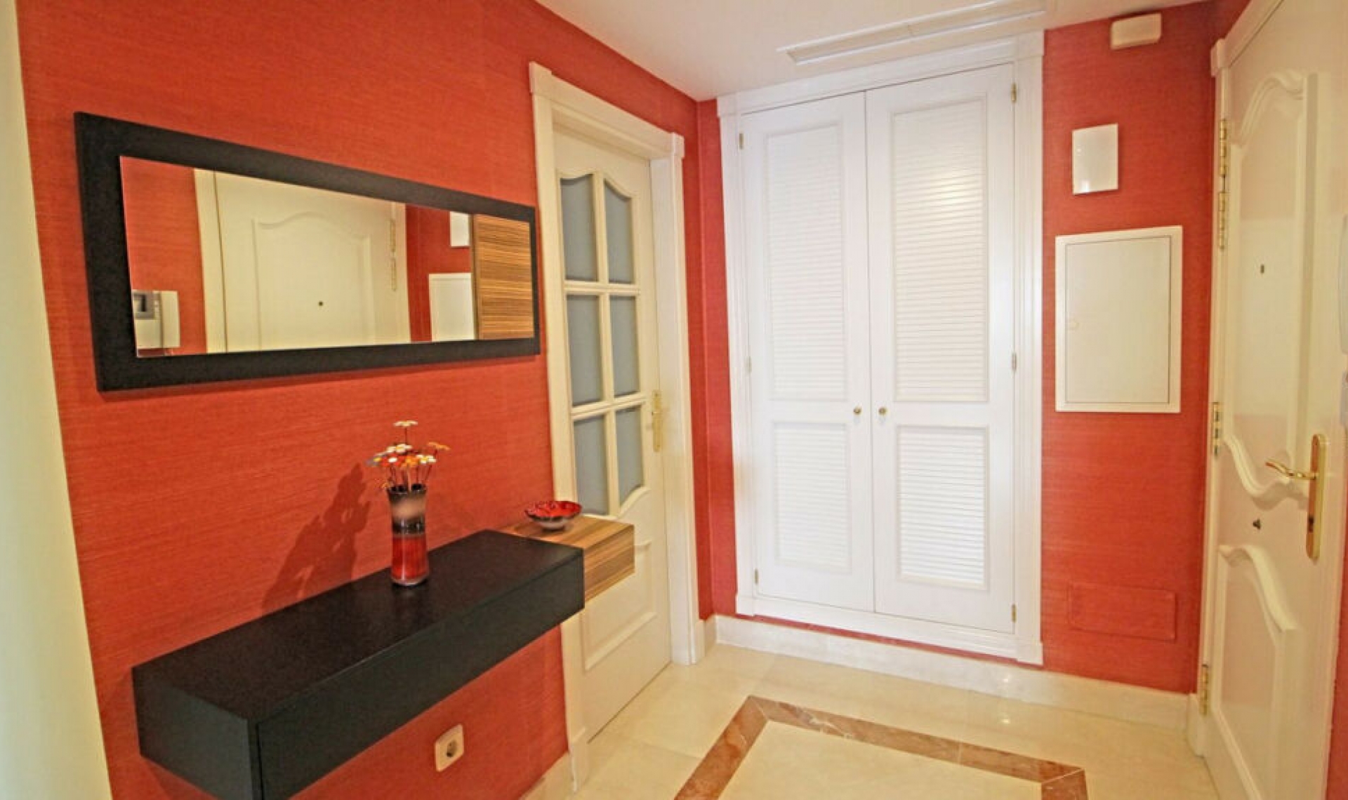 Resale - Apartment -
Marbella