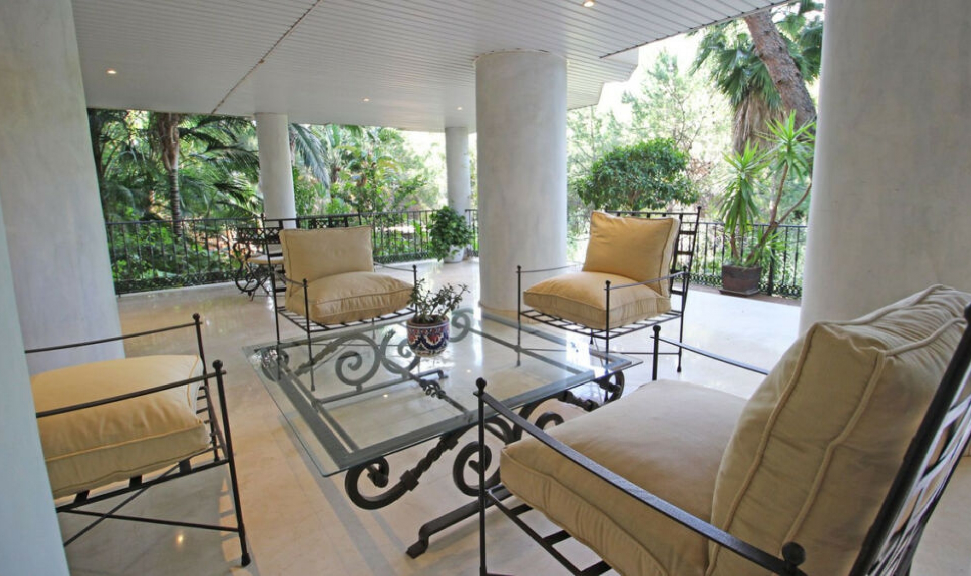 Resale - Apartment -
Marbella