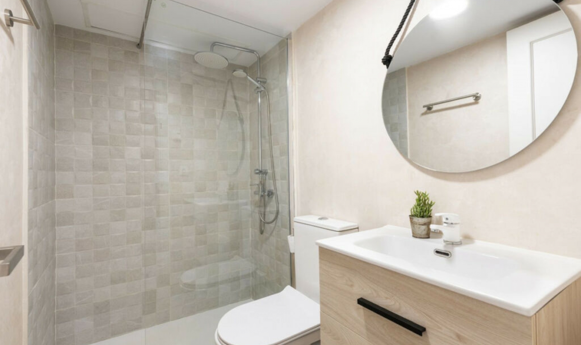 Resale - Apartment -
Marbella