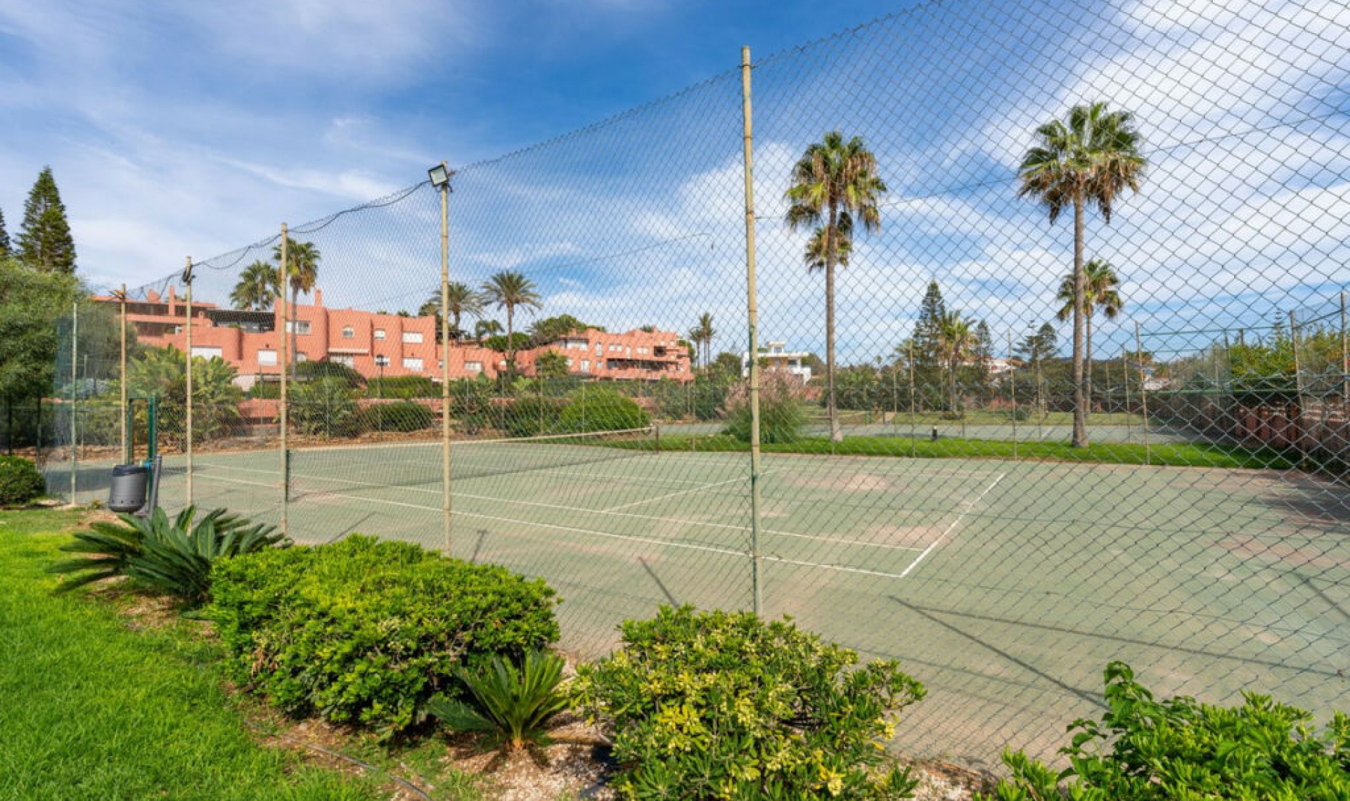 Resale - Apartment -
Marbella