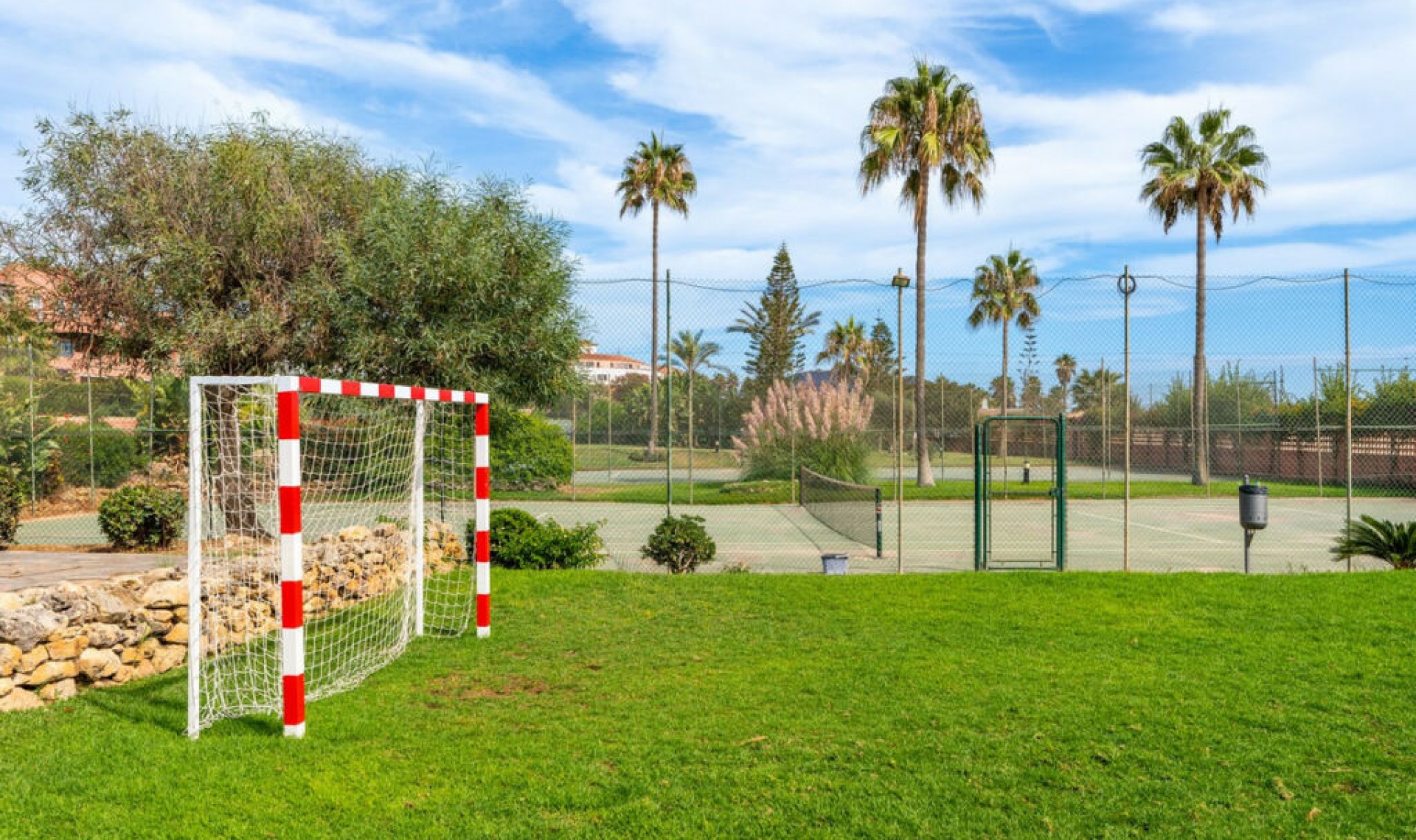 Resale - Apartment -
Marbella