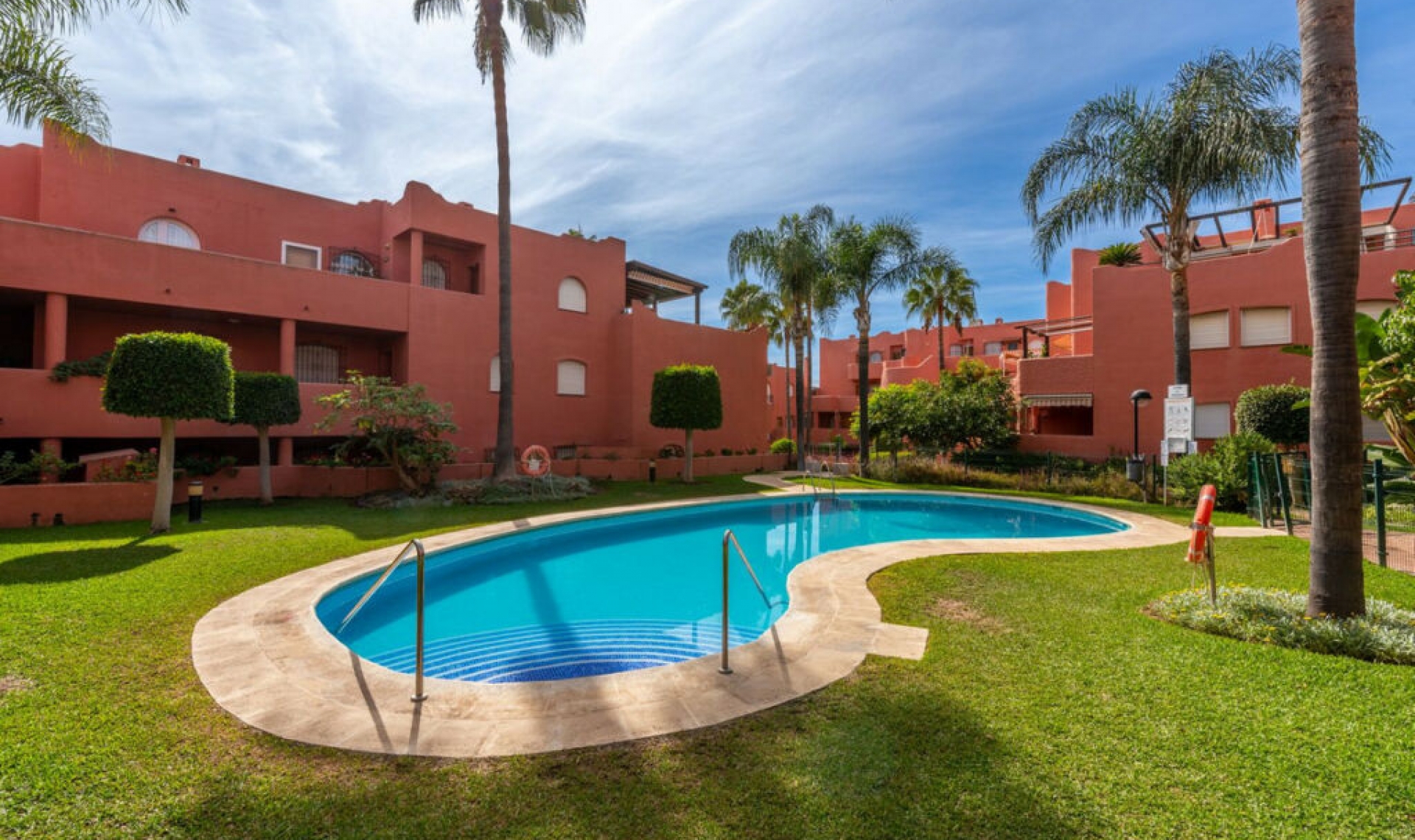 Resale - Apartment -
Marbella