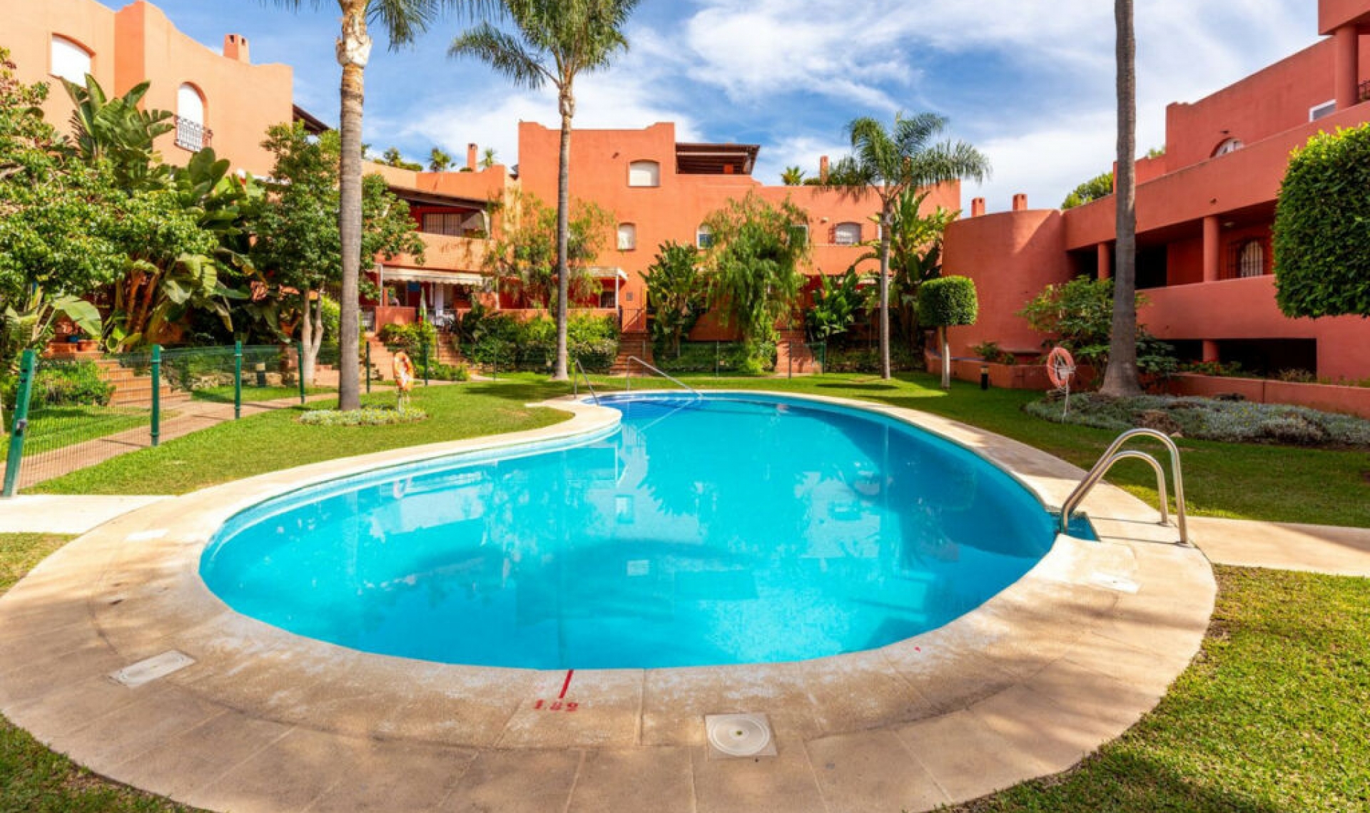 Resale - Apartment -
Marbella