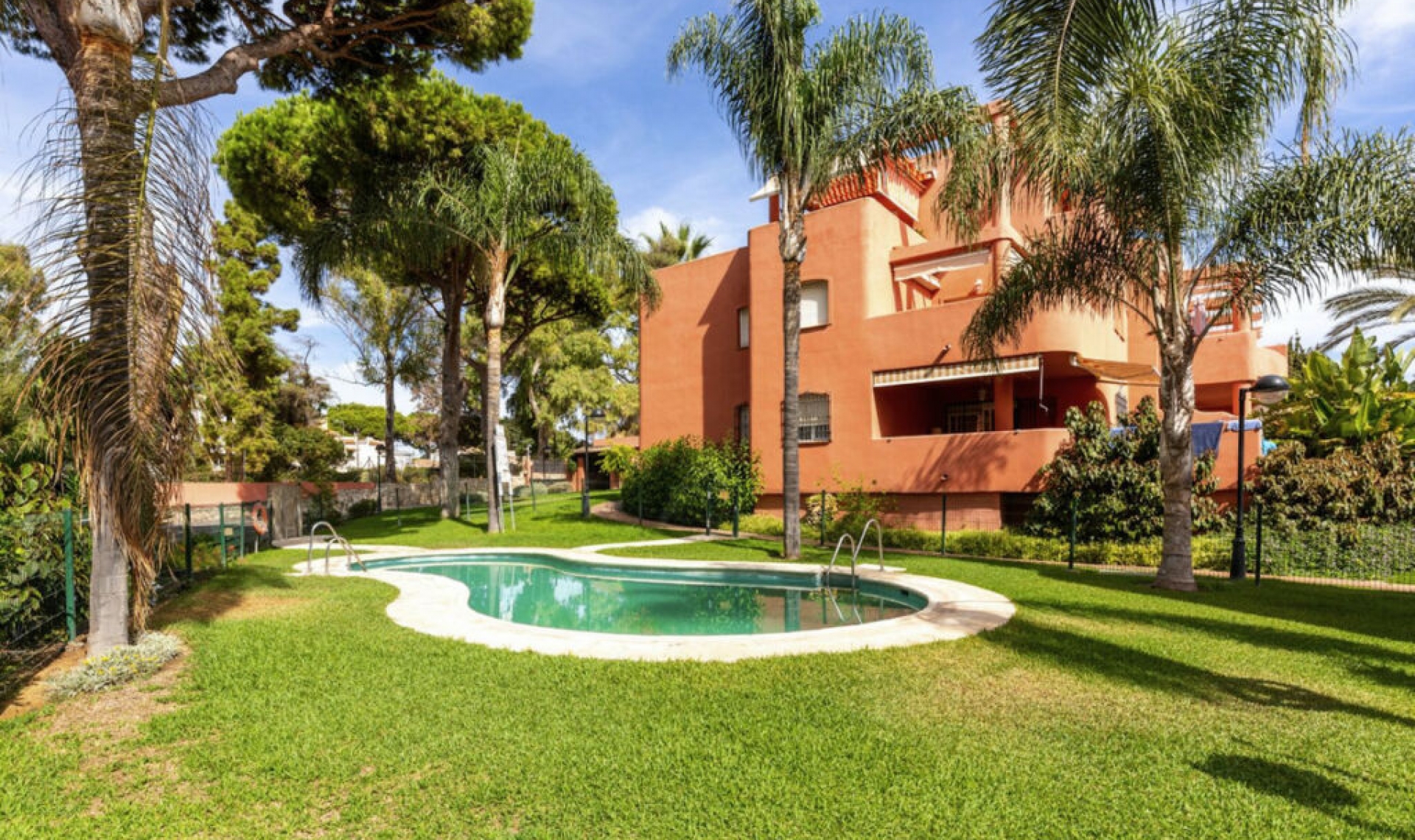 Resale - Apartment -
Marbella