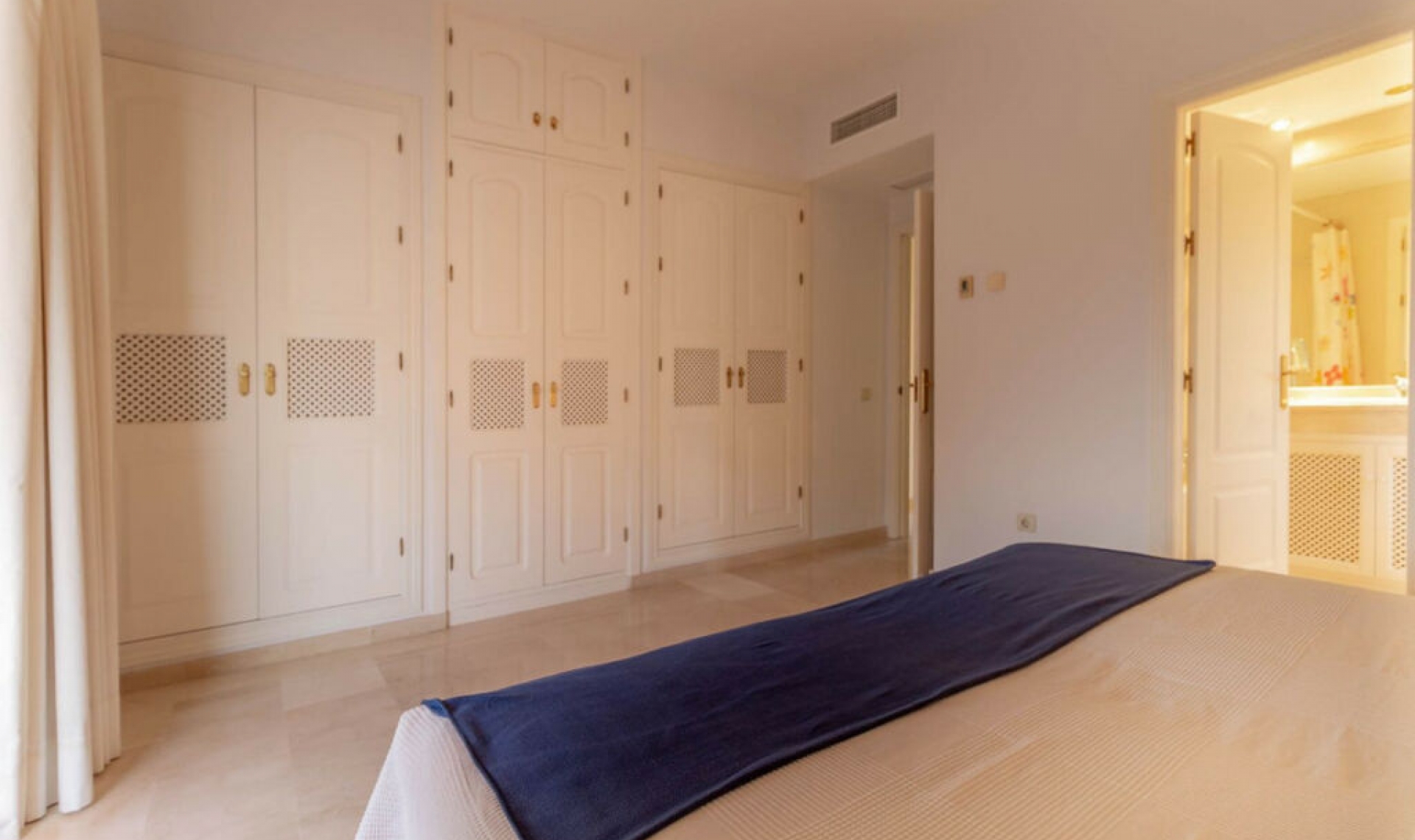 Resale - Apartment -
Marbella