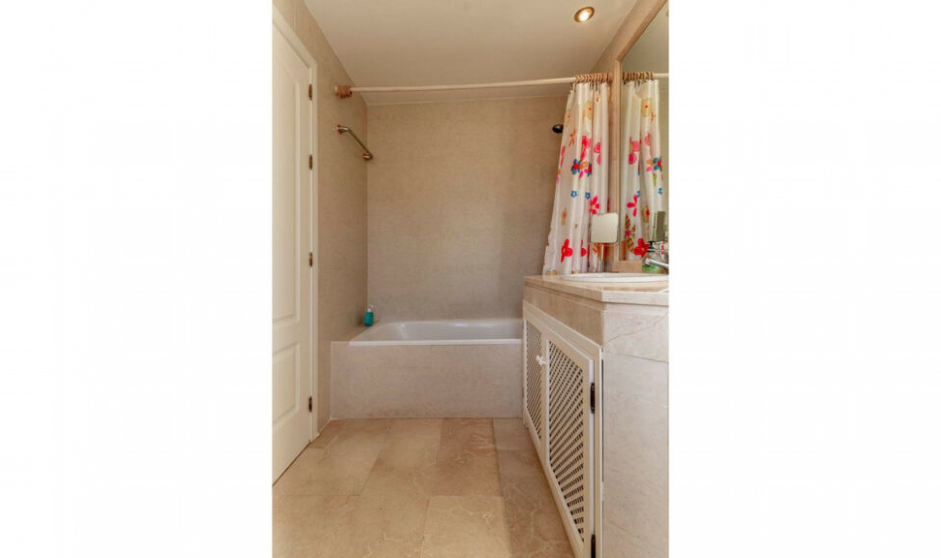 Resale - Apartment -
Marbella