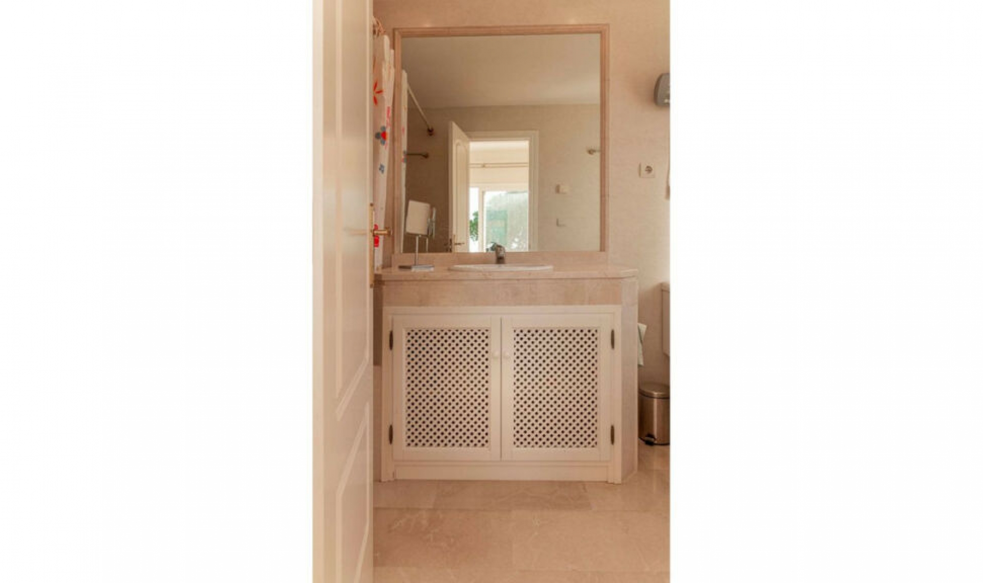 Resale - Apartment -
Marbella