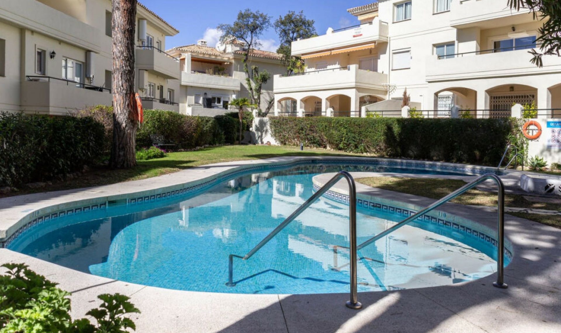 Resale - Apartment -
Marbella