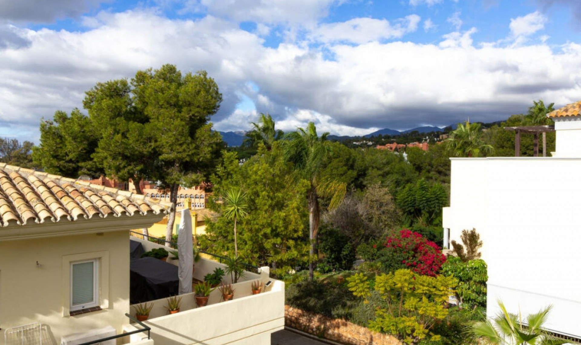Resale - Apartment -
Marbella
