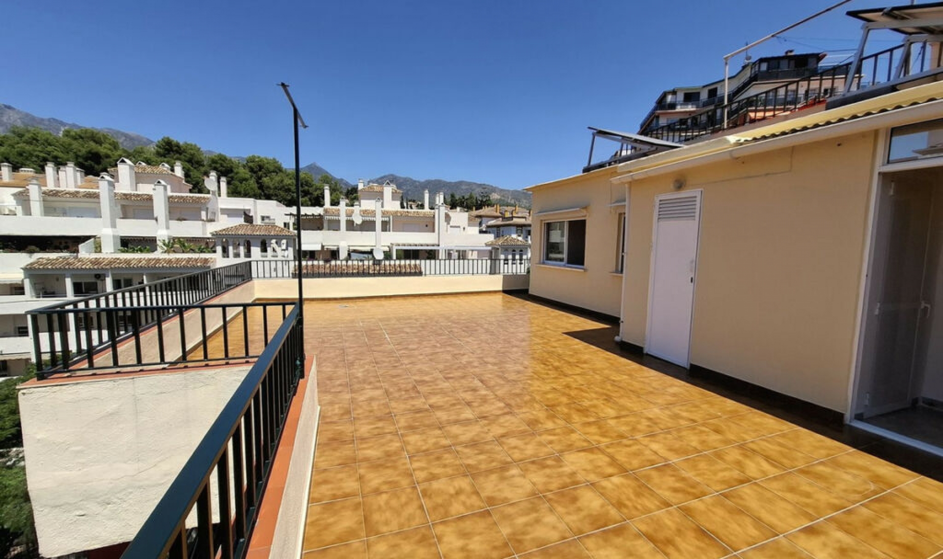 Resale - Apartment -
Marbella