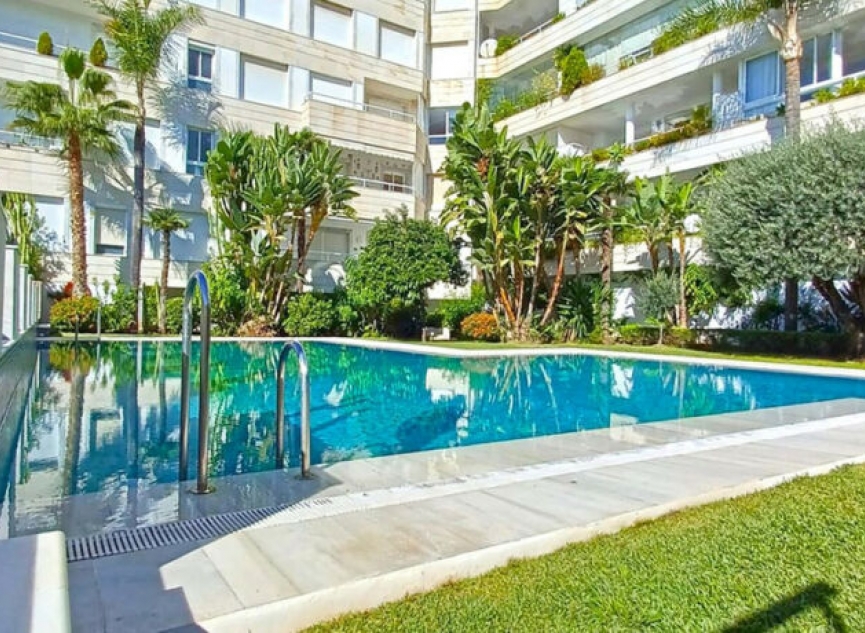Resale - Apartment -
Marbella