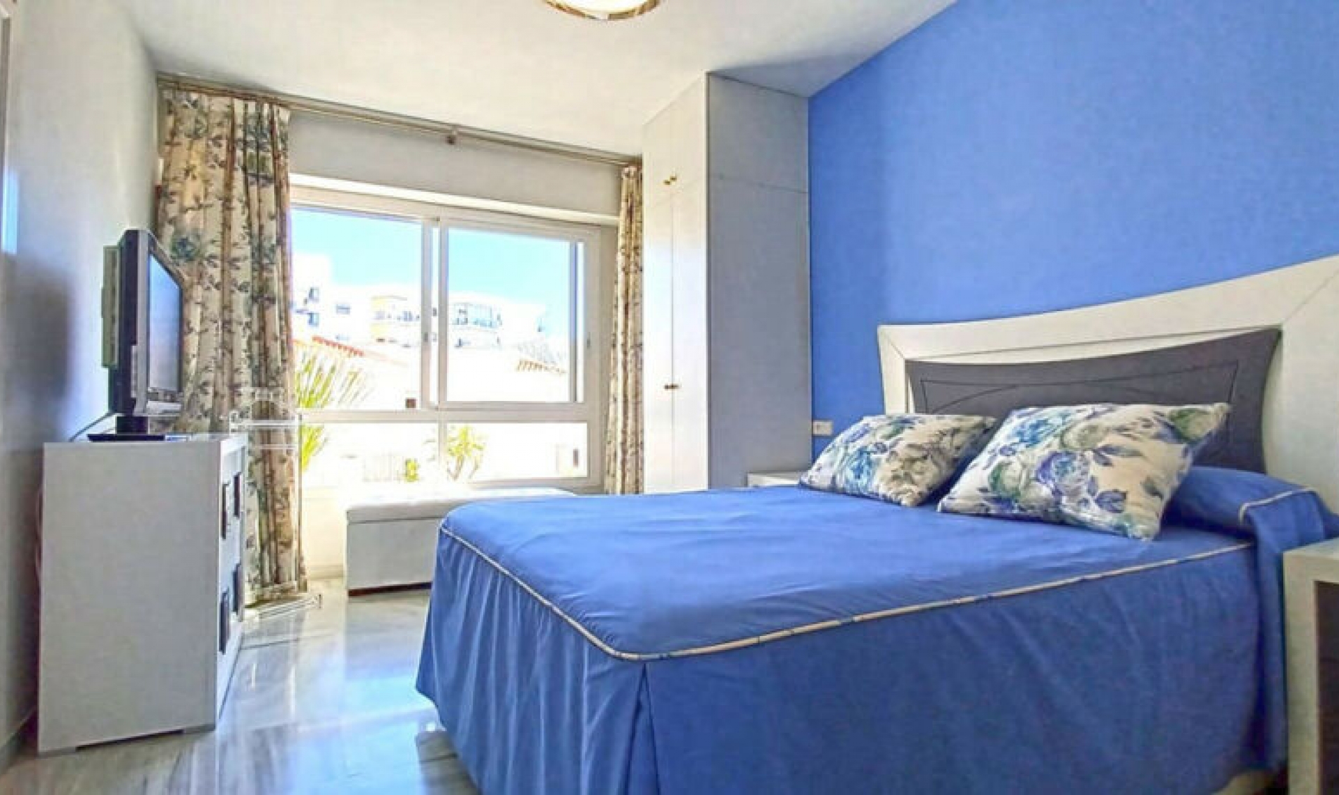Resale - Apartment -
Marbella