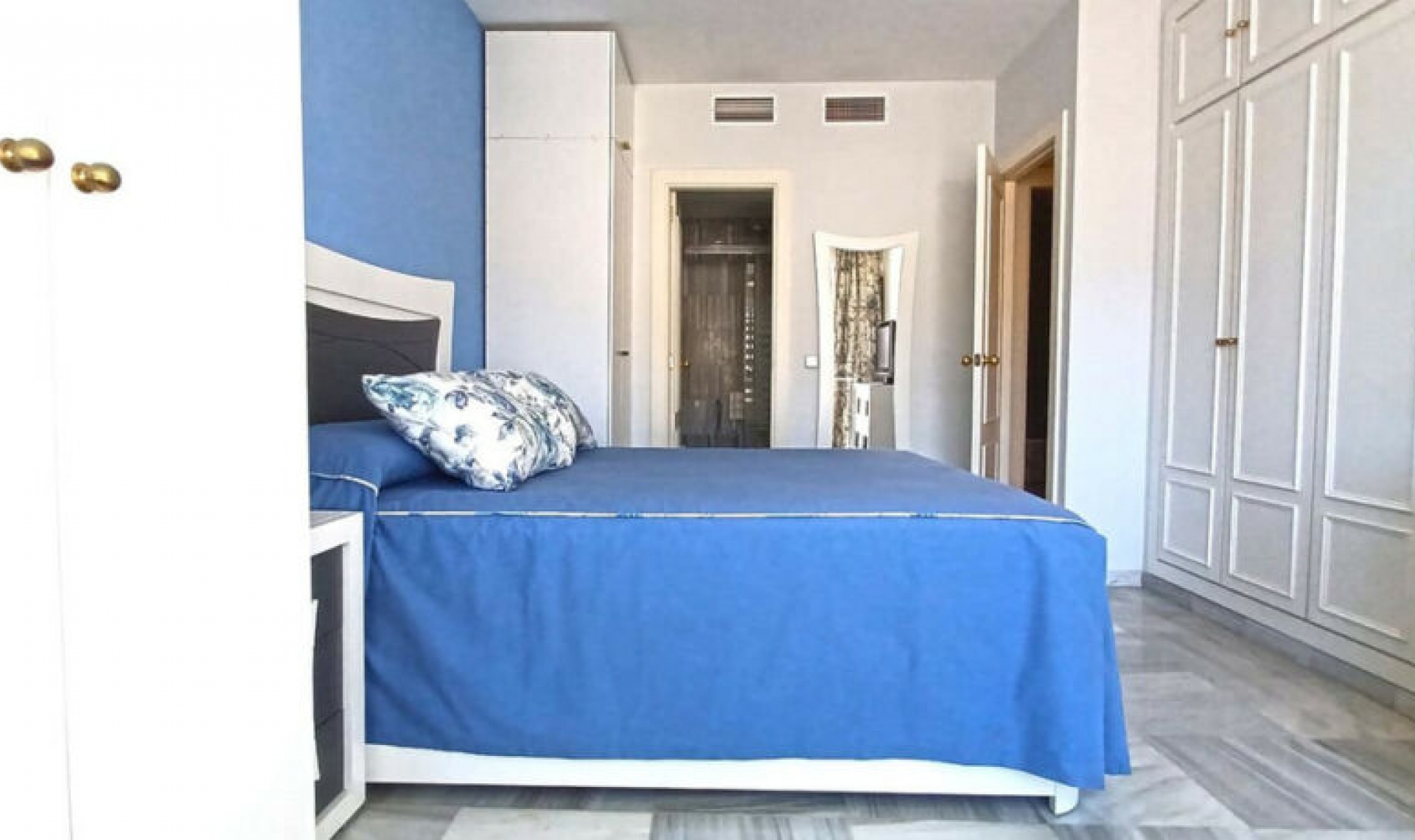 Resale - Apartment -
Marbella