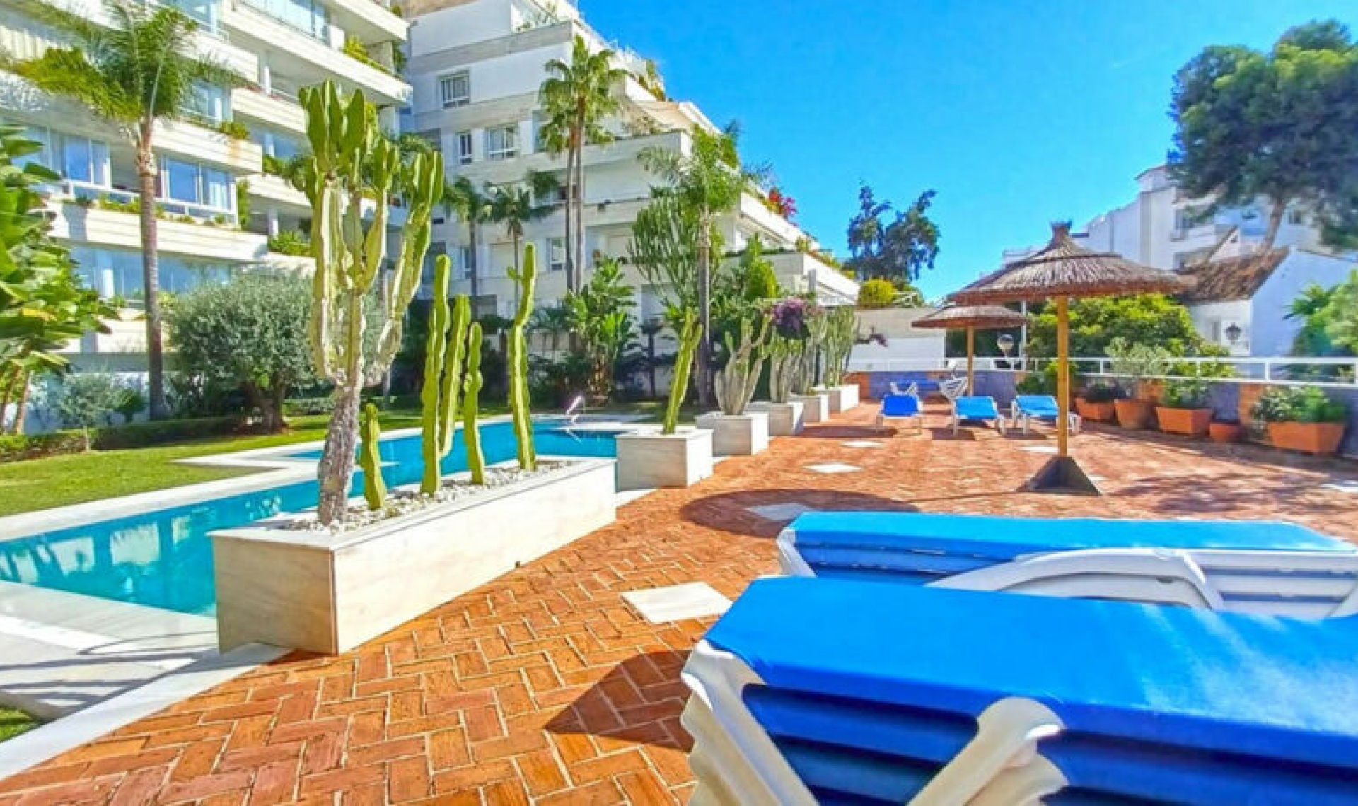 Resale - Apartment -
Marbella