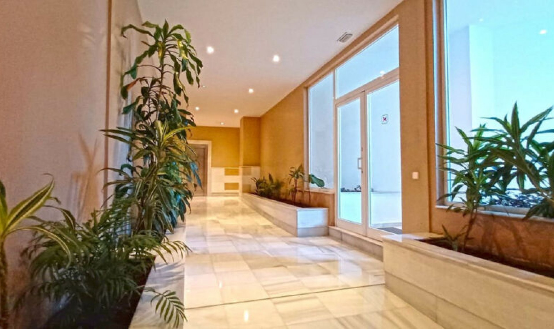 Resale - Apartment -
Marbella