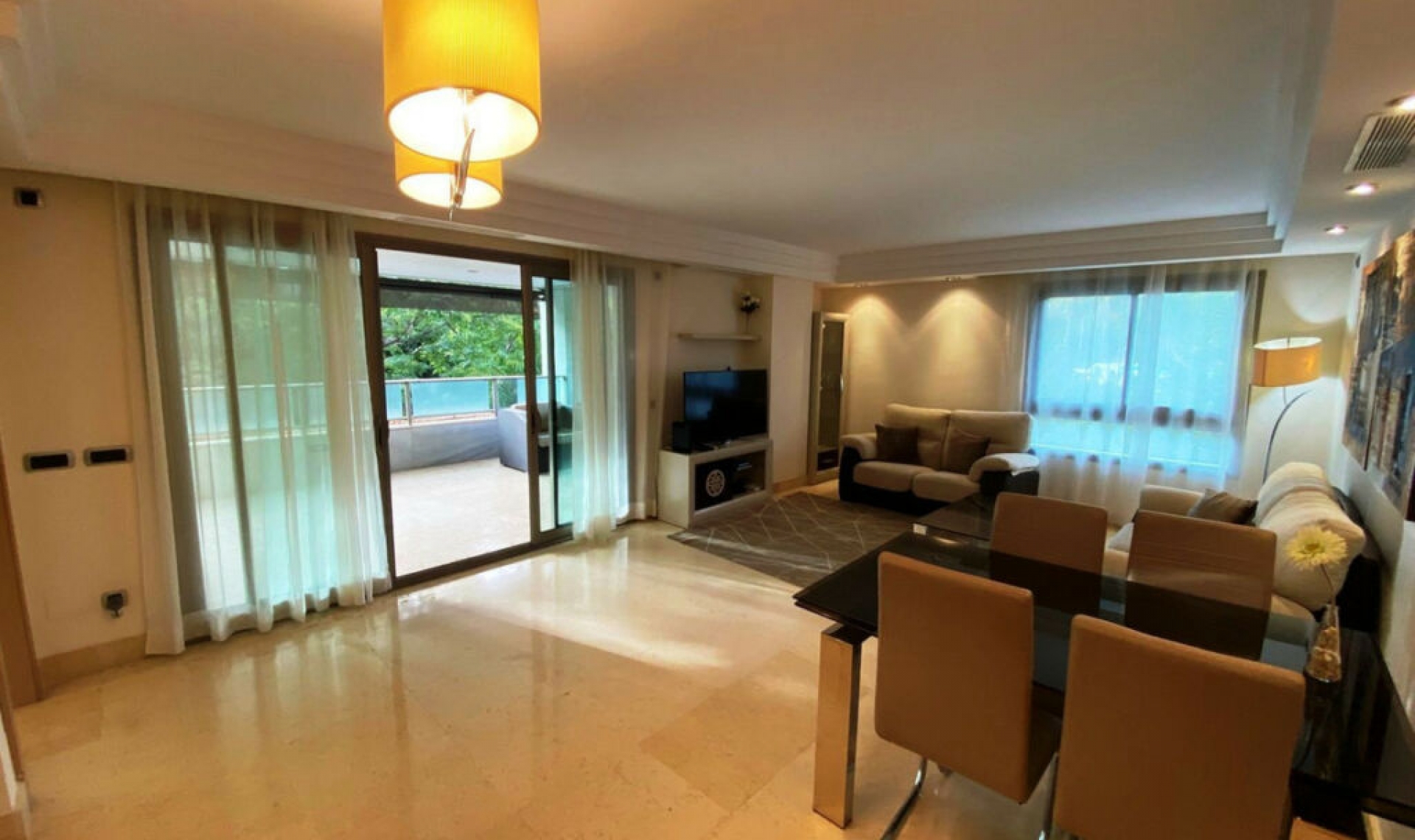 Resale - Apartment -
Marbella