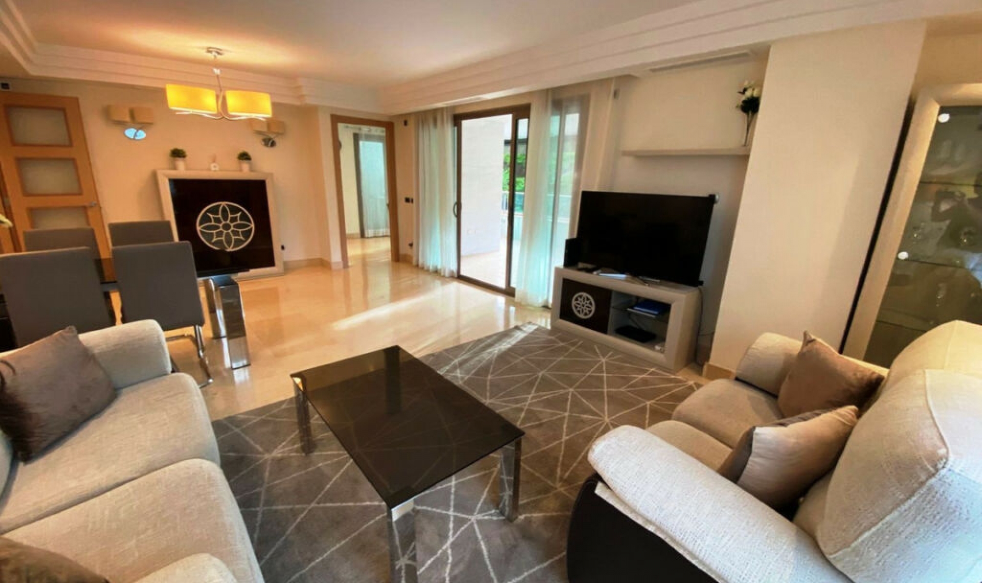 Resale - Apartment -
Marbella