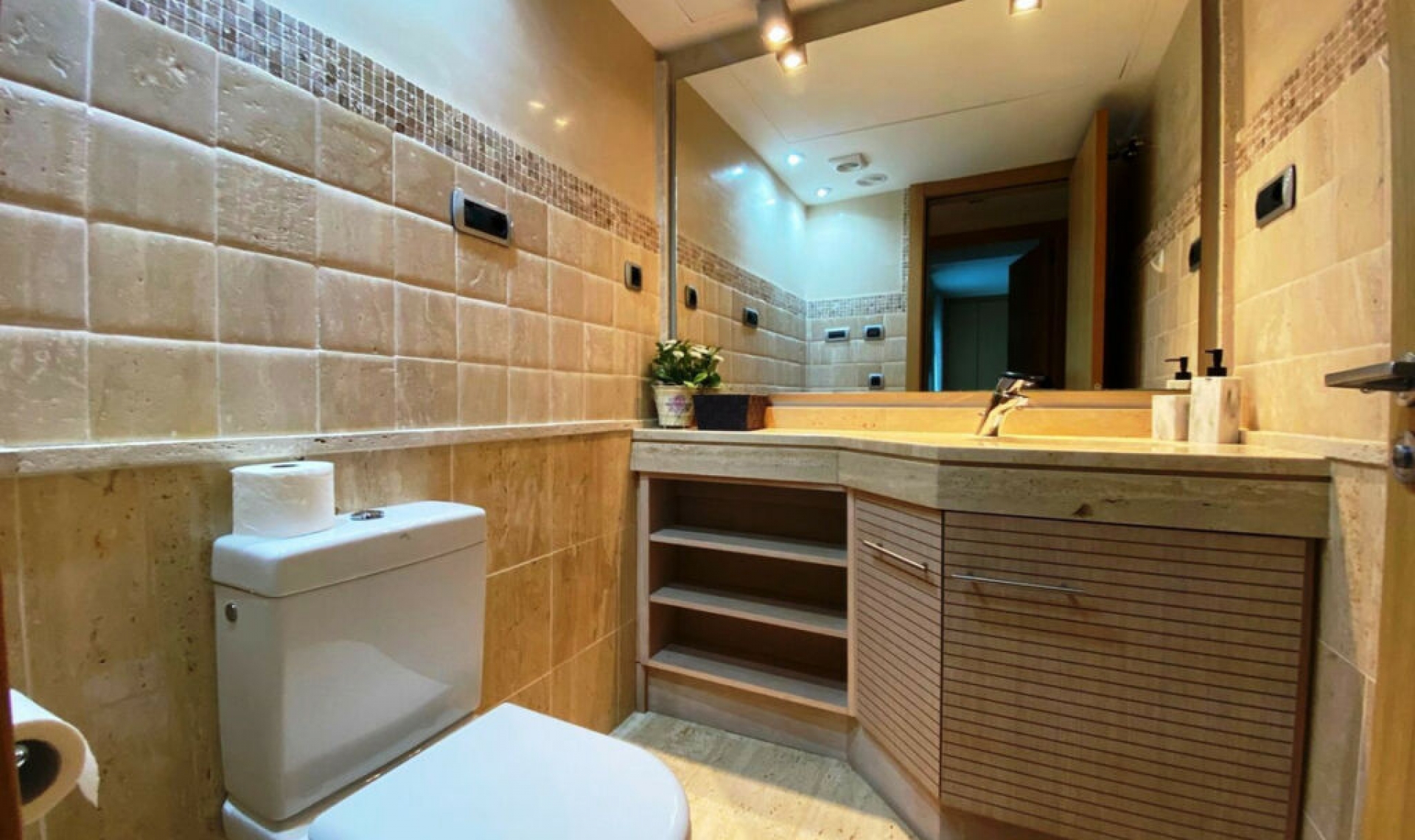 Resale - Apartment -
Marbella