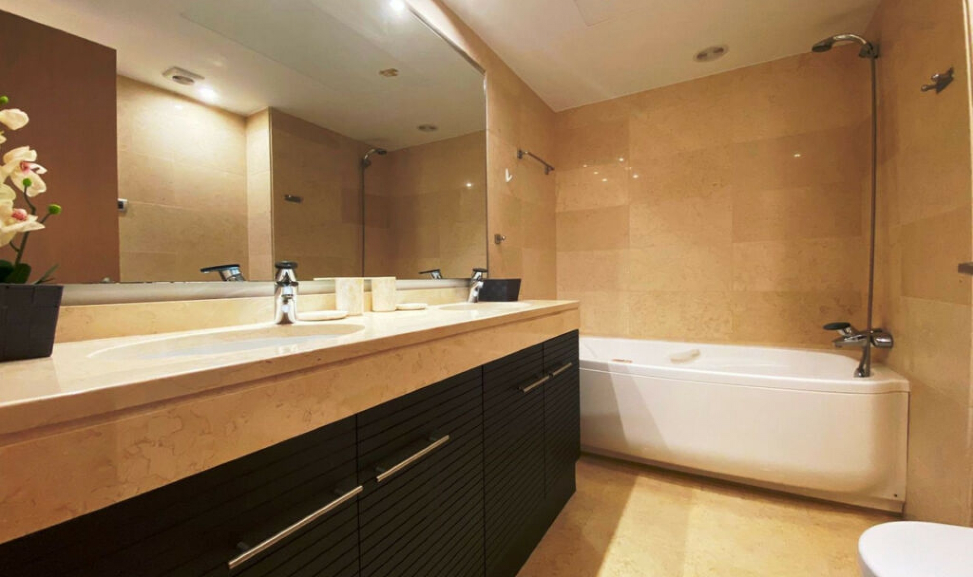 Resale - Apartment -
Marbella