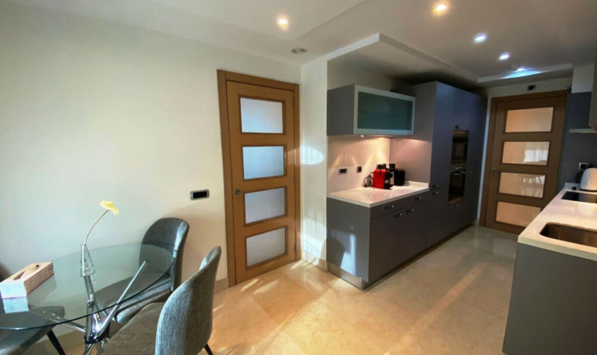 Resale - Apartment -
Marbella