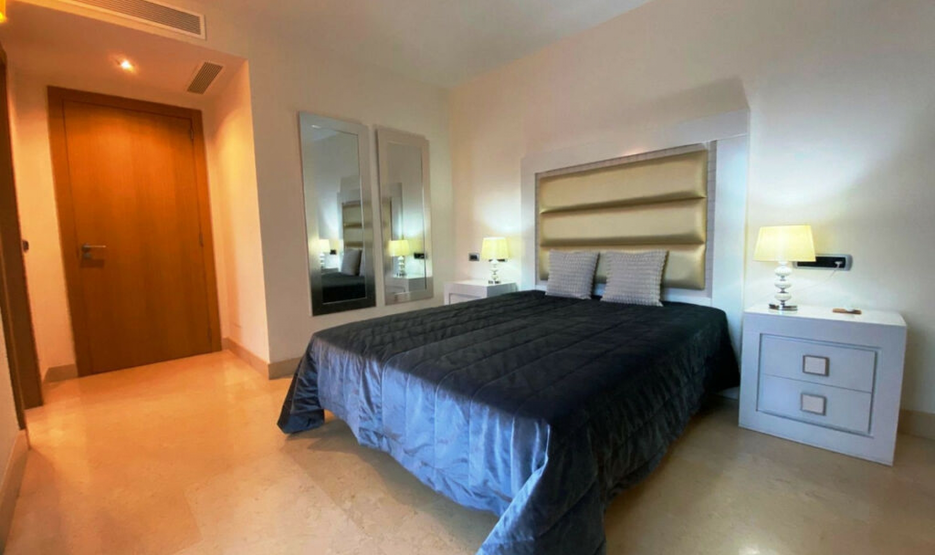 Resale - Apartment -
Marbella